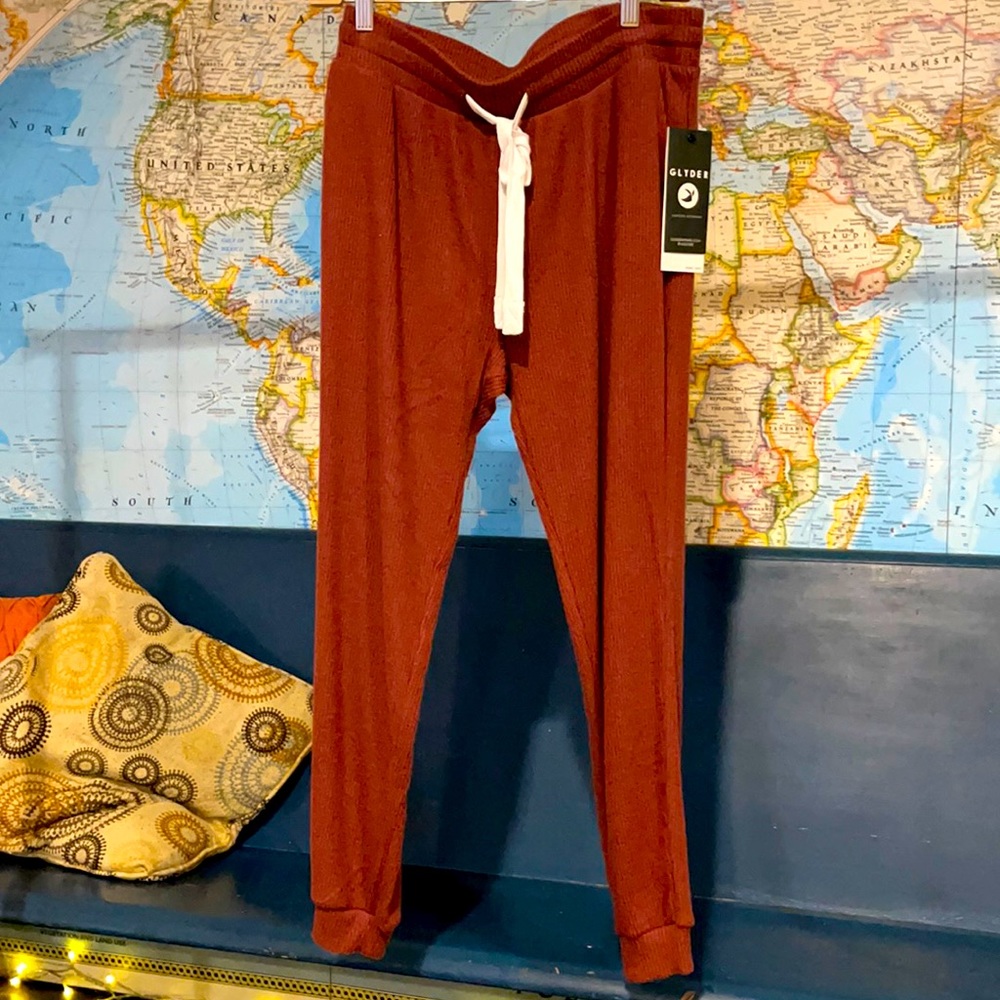 Merlot colored 7/8 jogger pants. Size XL